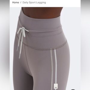 Vuori Daily Sport Legging | XL | Color: Smoke| GUC